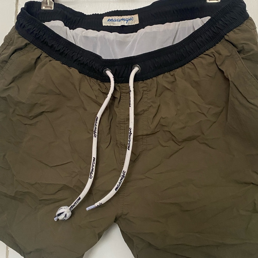 Maamagic olive men's swim shorts size medium 5" inseam gently used